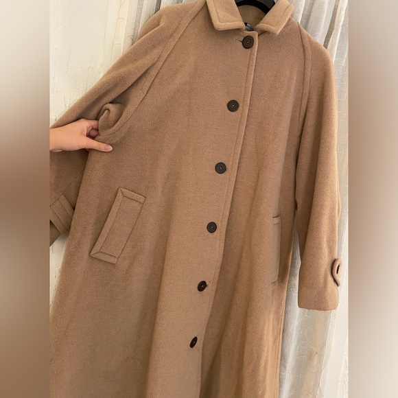 Vintage Hilary Radley Alpaca and wool coat, tan, wood buttons, pink lining 60s - Picture 5 of 8